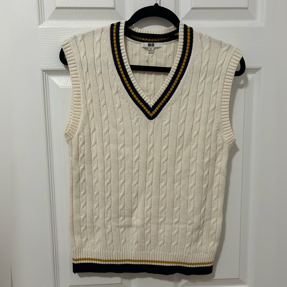 Sweater Vest - UNIQLO